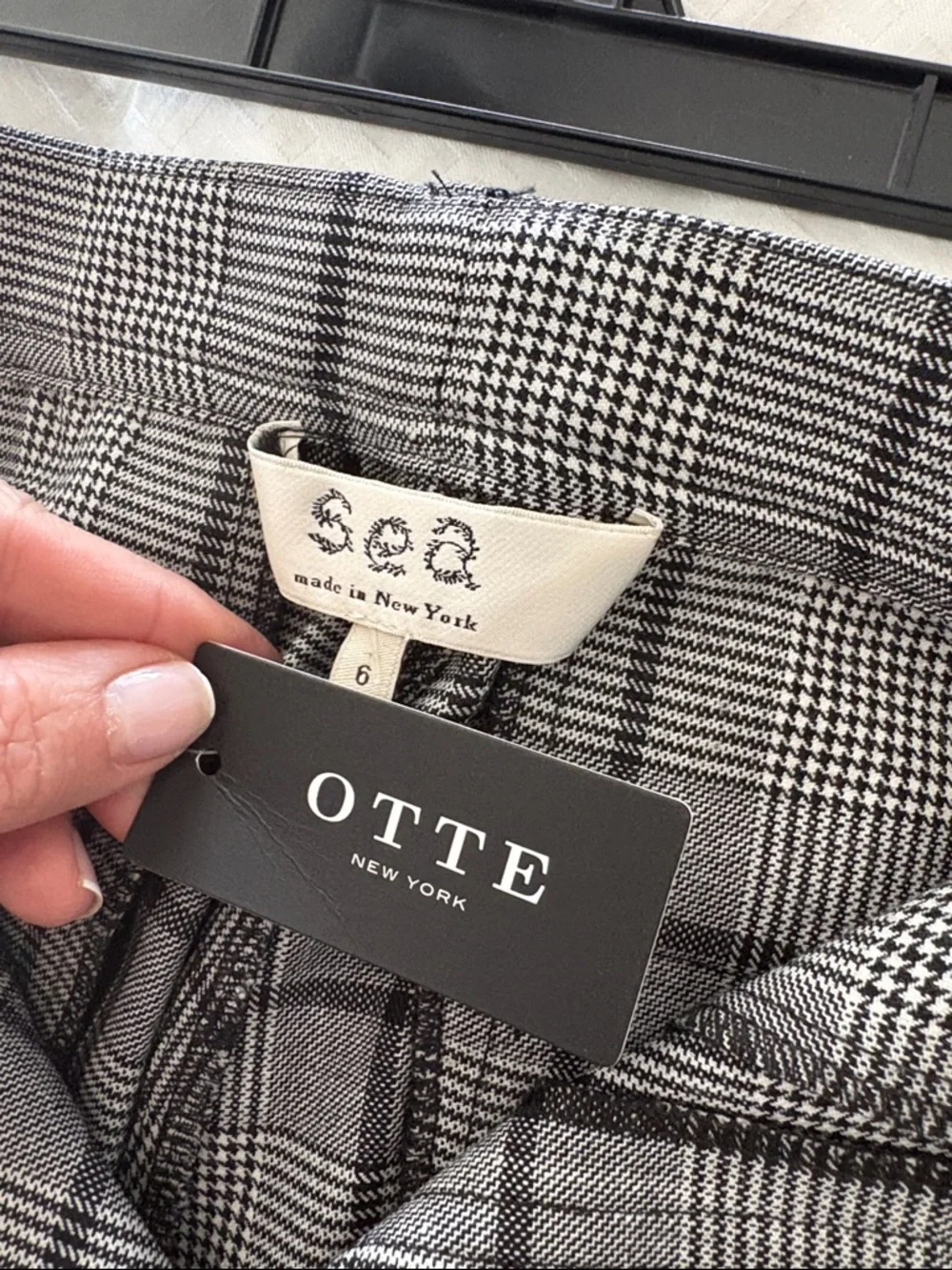 Sea New York cropped high rise black plaid Wide-Pants. Button and zipper fly. - Picture 9 of 15